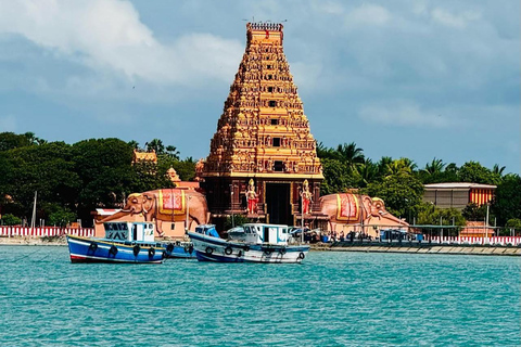 From Colombo: Jaffna Private Transfer with Scenic Stops