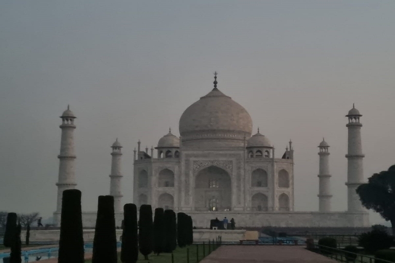 Agra: Excursión al Taj Mahal al amanecer con luz de luna llena en el taj mahalTodas las entradas Transporte cómodo y Guía.