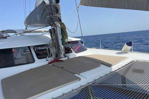 Rhodos: Dagtocht met catamaran met eten en drinkenRhodos: Catamaran cruise van een hele dag met eten en drinken