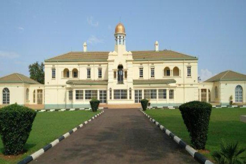 Kampala: Guided Walking Tour with Local Food Buffet