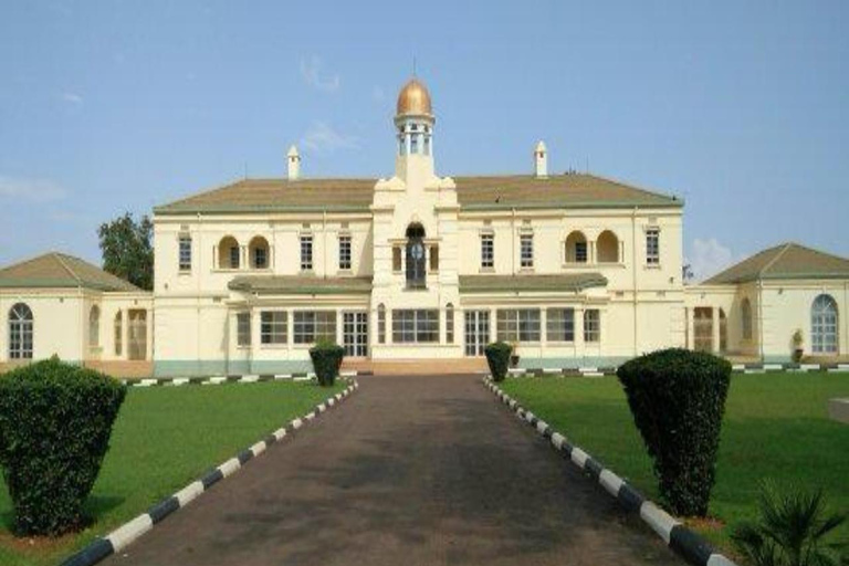 Kampala: Guided Walking Tour with Local Food Buffet