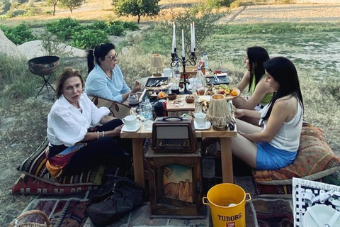 Cappadocia: Sunrise Balloon Watching & Breakfast