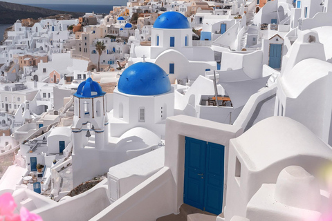 Santorin : séance photo « robe volante » à OiaSantorin : séance photo avec robe volante à Oia
