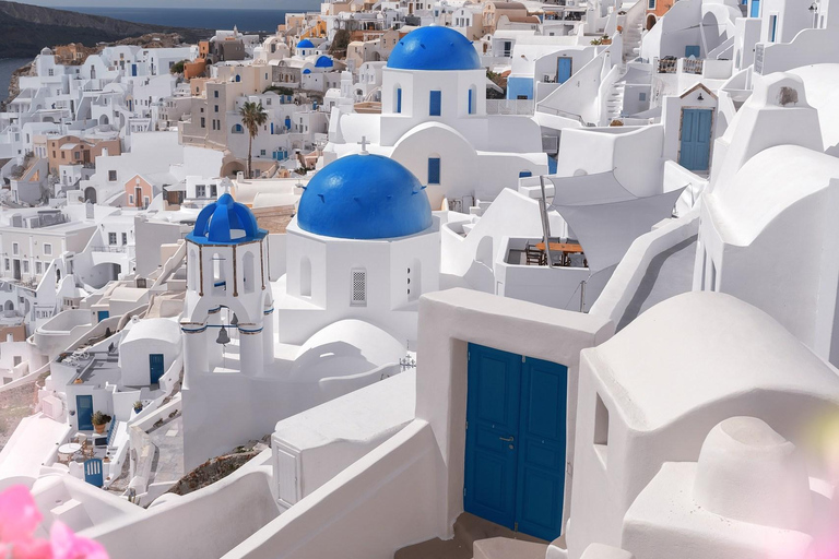 Santorin : séance photo « robe volante » à OiaSantorin : séance photo avec robe volante à Oia