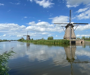 Amsterdam: Kinderdijk, Euromast, Delft og Den Haag Dagstur