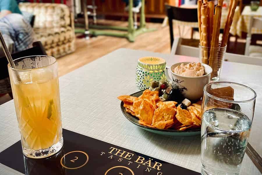 Köln: Gin-Verkostung im The Bär mit Begrüßungscocktail. Foto: GetYourGuide