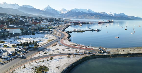 Ushuaia: Private Sightseeing Tour with Hike and Coffee Break.
