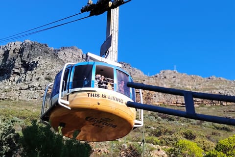 Cape Town: Table Mountain Fast Track and Luxe Sunset Cruise
