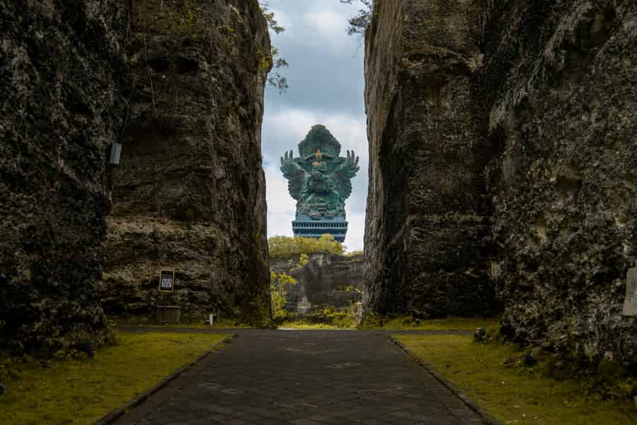 Bali: Tagestour zur Südküste Uluwatu, Tanah Lot und Jimbaran. Foto: GetYourGuide