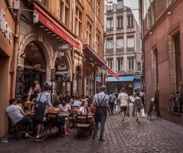 Tour a piedi a Lione con degustazioni e storie