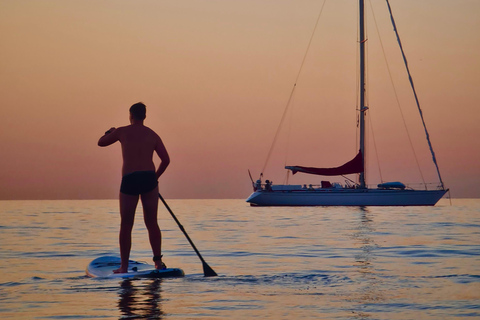 برشلونة: لوح التجديف عند شروق الشمس. تشمل: المعلم، والصور/مقاطع الفيديو، والمواد، والمعدات.
