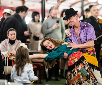 Budapest: Crociera con cena con musica dal vivo e spettacolo di danze popolari