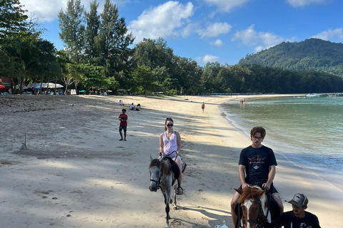 Aventure équestre sur la plage de PhuketEquitation 8:30 AM