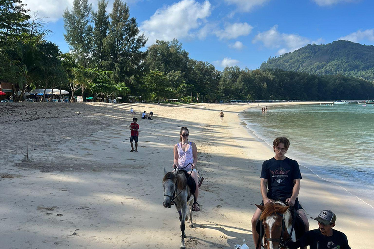 Aventure équestre sur la plage de PhuketÉquitation 16h00