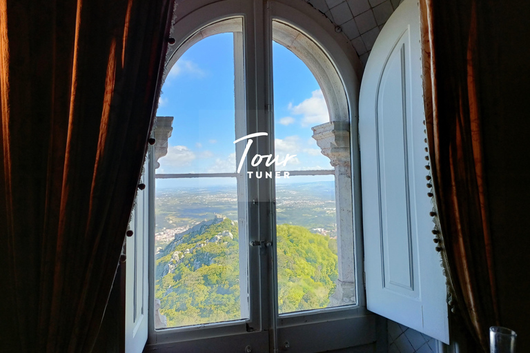 Lisbon: Pena Palace, Moorish Castle, Regaleira & Sintra Tour Private Tour – Personalized Comfort in an Exclusive Settings