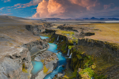 Reykjavik: Landmannalaugar 4x4 Minibus & Hot Spring Tour