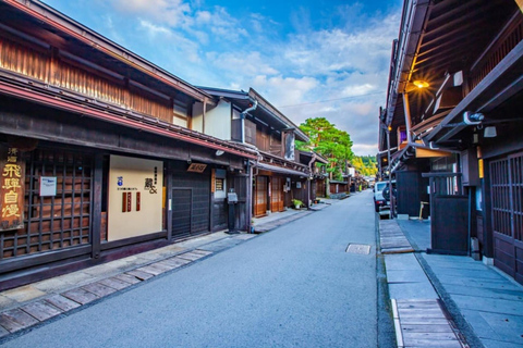 Da Osaka/Kyoto: Escursione di un giorno a Shirakawa-go, TakaYama e Kanazawa