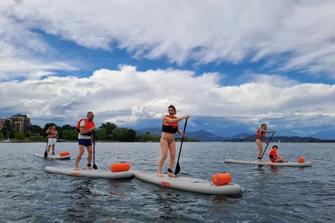 マッジョーレ湖でのSUPツアー：ウェルネスとマインドフルネス体験