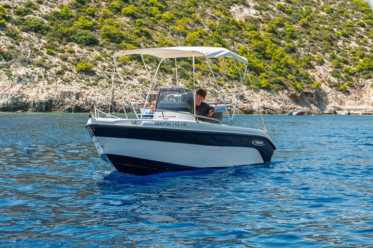 Zakynthos: Shipwreck Beach and Blue Local Caves Boat Cruise