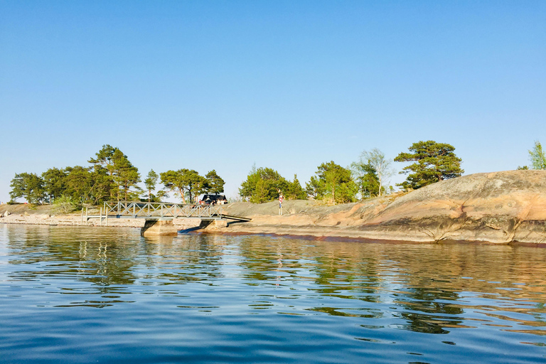 Helsinki: Private RIB Boat Cruise with Snacks and Drinks