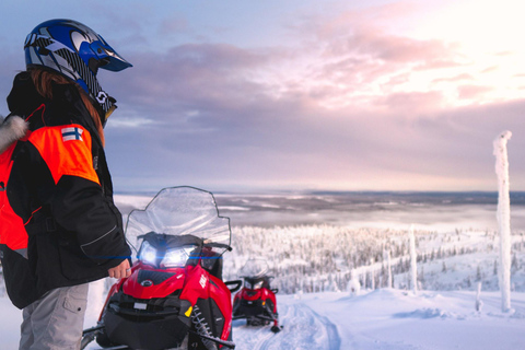 Levi: Safari en moto de nieve de 4 horas a los Fells de Levi