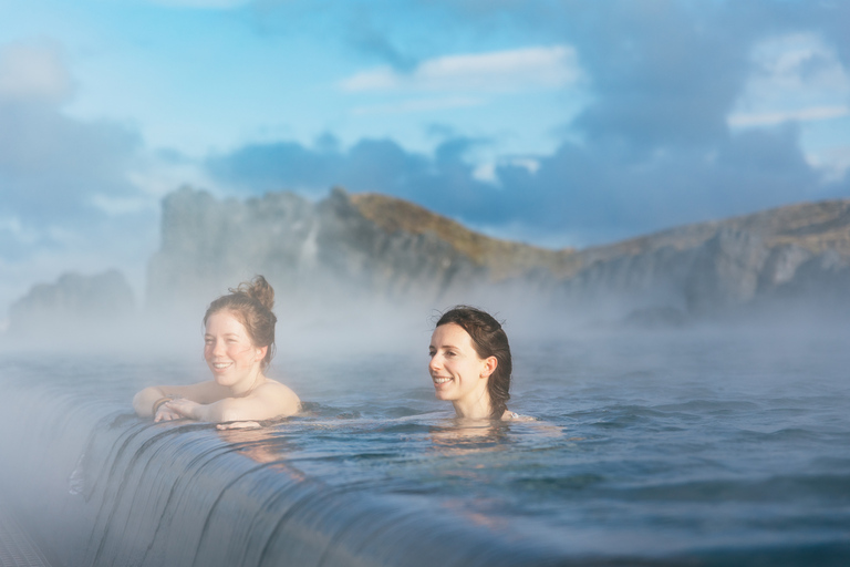 Reykjavik : Entrée au Sky Lagoon avec transfertAdmission au col de Saman