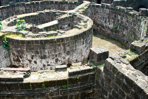 Manila: Private Intramuros & Filipino Shopping Tour