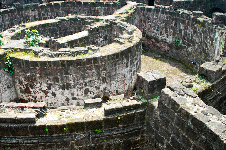 Manila: Private Intramuros & Filipino Shopping Tour