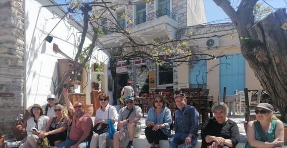 Highlights Bus Tour with traditional villages and lunchbreak