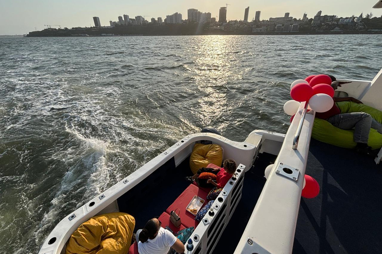 Cruzeiro ao pôr do sol na Baía de Maputo