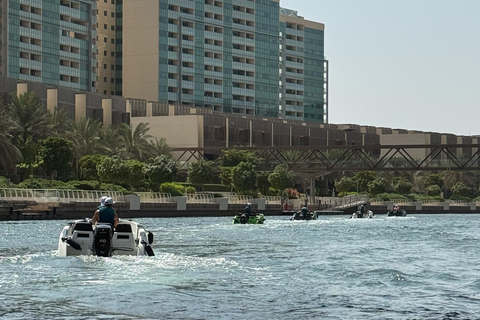 Tour de áudio pela Ilha Yas, condução própria guiada em grupo, fácil e divertidoSeaRay 25 FT • Com o capitão Bayside • Perfeito para até 6 pessoas