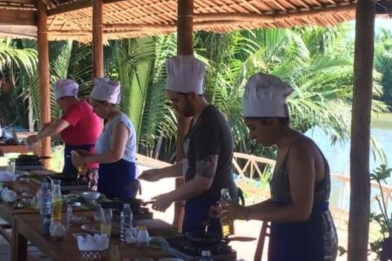 Hoi An : Paseo en barco y clase de cocina con visita al mercadoSólo Tour de Clases de Cocina