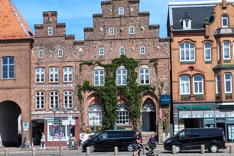 Husum: Romantiska gamla stan och hamnen Guidad tur på egen hand