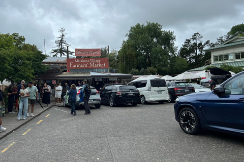 Vanuit Auckland: MATAKANA DORPSMARKT &amp; WIJN/BEELDHOUWKUNST TOUR