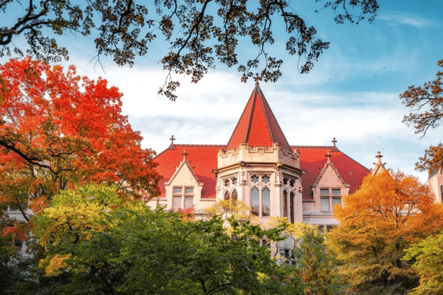 Chicago: Von Studenten geführte Campus-Tour durch die University of Chicago. Foto: GetYourGuide