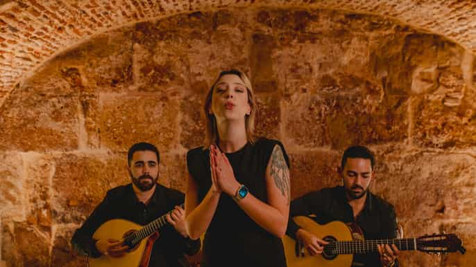 Lisbon: Fado Show with Wine in a Historic Venue