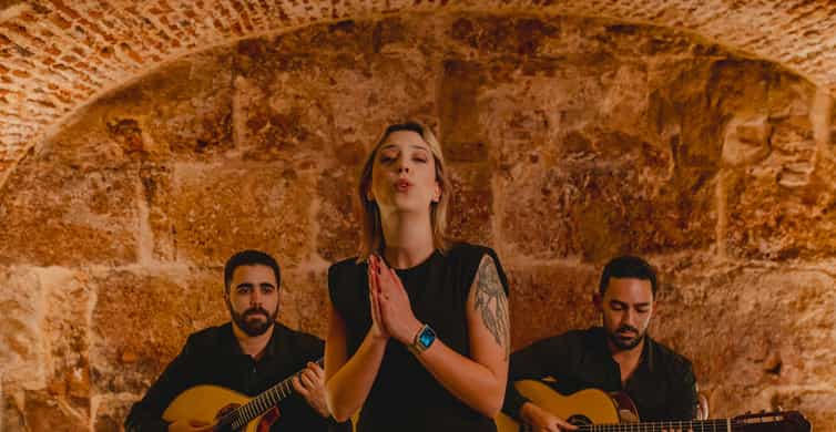 Lisbon: Fado Show with Wine in a Historic Venue