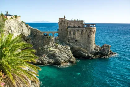 Neapel: Amalfiküste Tagestour mit Zug und Schiff mit Audioguide