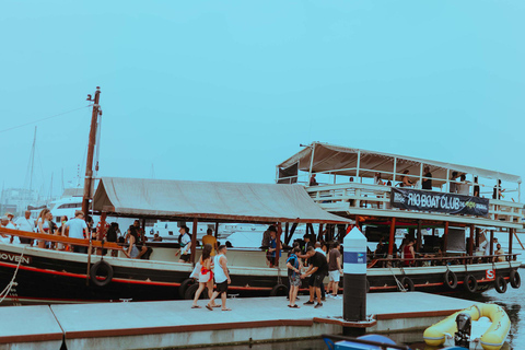Rio de Janeiro: Sunset Boat Party with DJ and Drinks