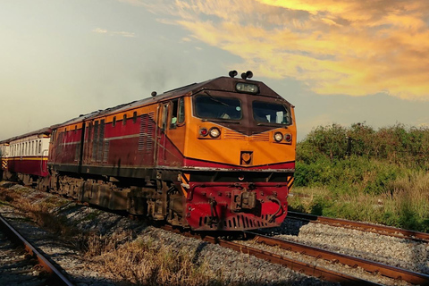 Mercado de Maeklong más viaje corto en tren, y Damnoen Saduak