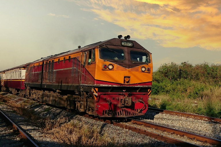 Mercado de Maeklong más viaje corto en tren, y Damnoen Saduak