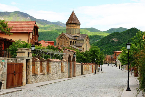 Från Tbilisi: Jvari-klostret, Uplistsikhe och Mtskheta ...