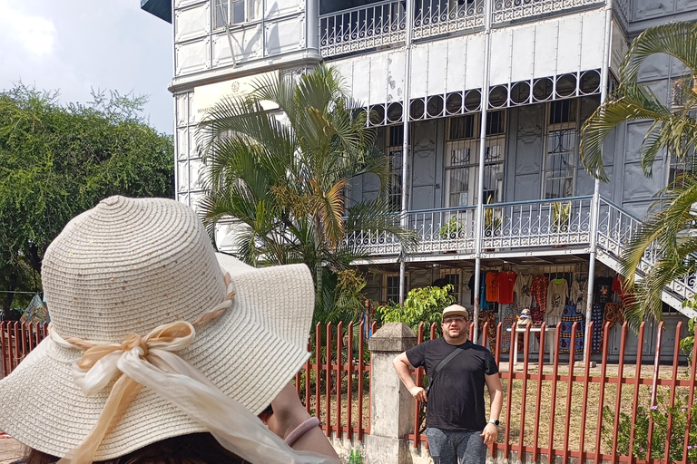 Maputo: City Tour with Seafood Lunch experience full day