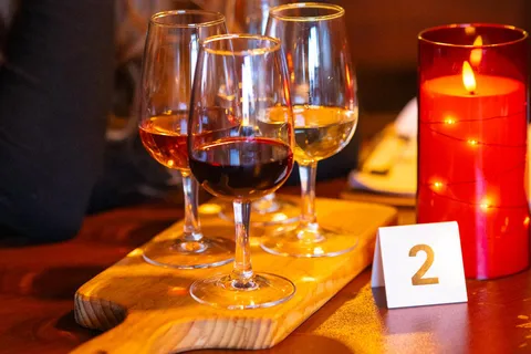 Lisbon: Taste Portugal - Wine or Beer with Local Bites