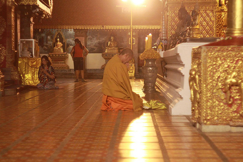 Chiang Mai après le crépuscule : Visite du Doi Suthep et du Wat Umong au crépuscule