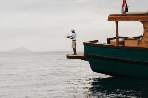 Komodo Premier Voyage: Full-Day 4 Stops & Sunset Cruise