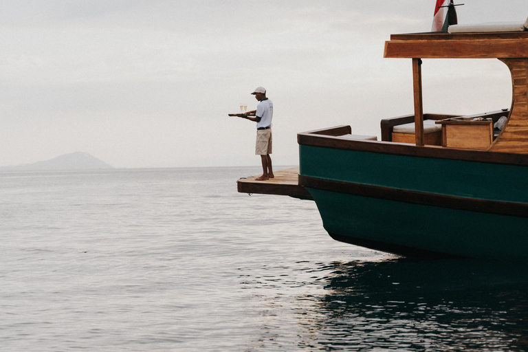 Komodo Premier Voyage: Full-Day 4 Stops & Sunset Cruise