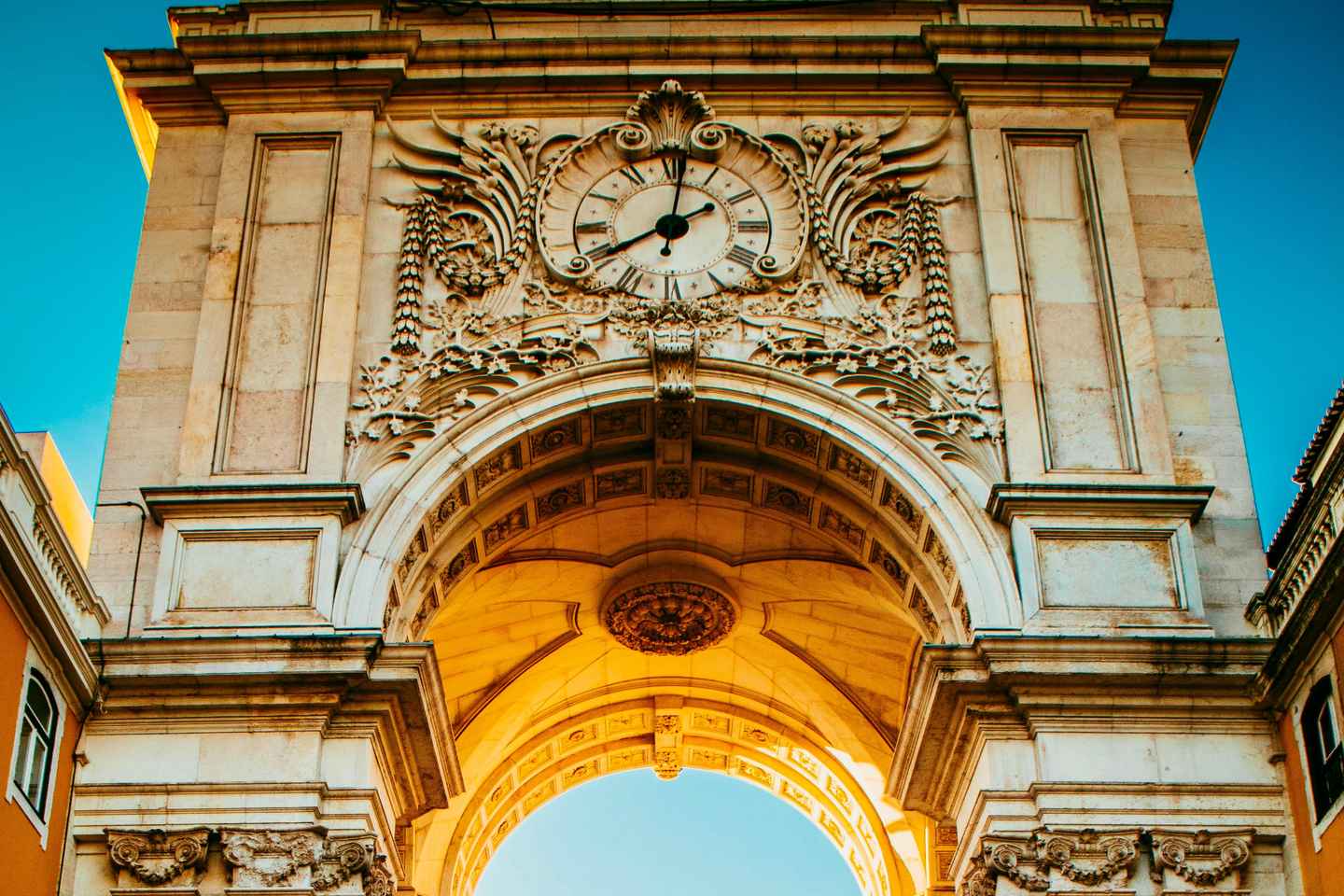 Lisbon: Private Tuk-Tuk Tour