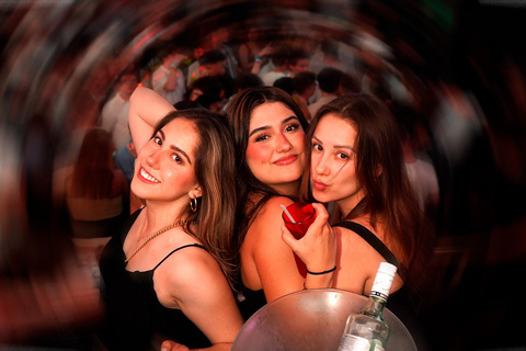 Cancun Madness Open Bar Crawl Bar crawl Madness in Cancún open bar