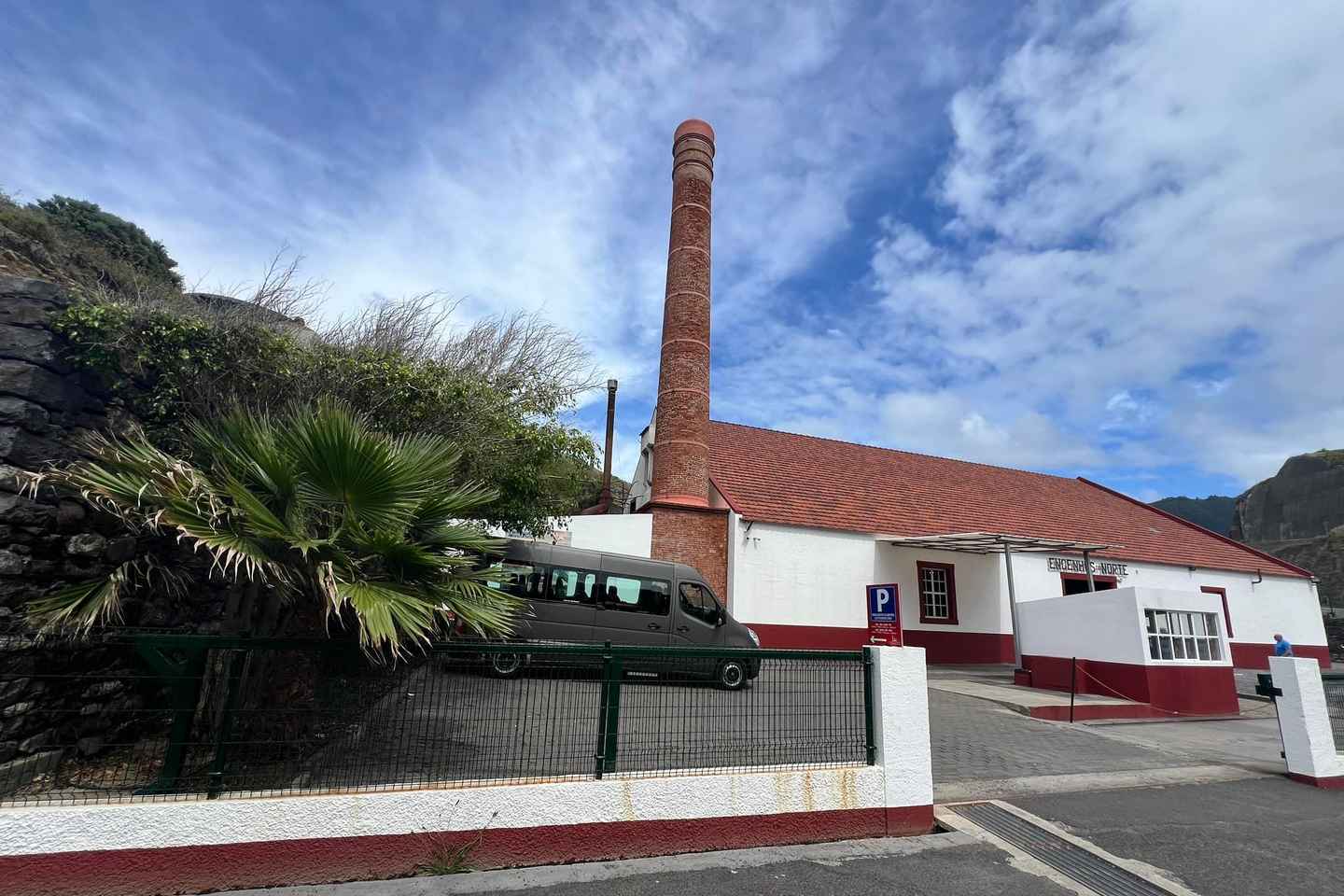 Тур на Мадейру: Сказочные домики с соломенными крышами в Сантане